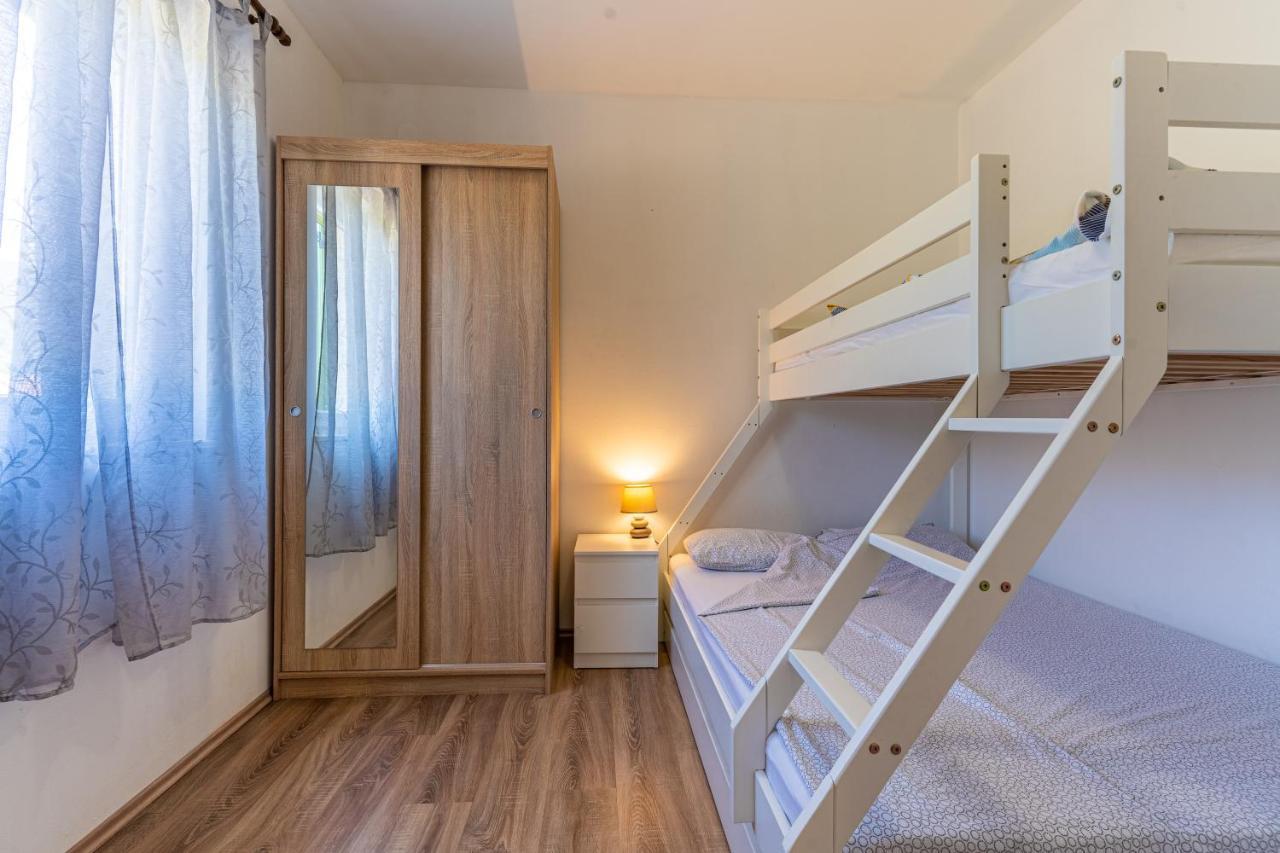 Apartmani Cres Exterior photo